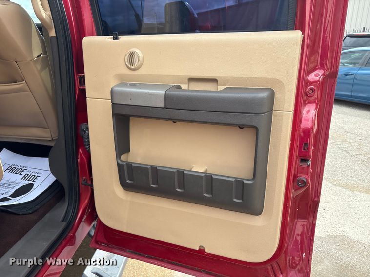 image for item EA7551 2016 Ford F250 Super Duty Crew Cab pickup truck