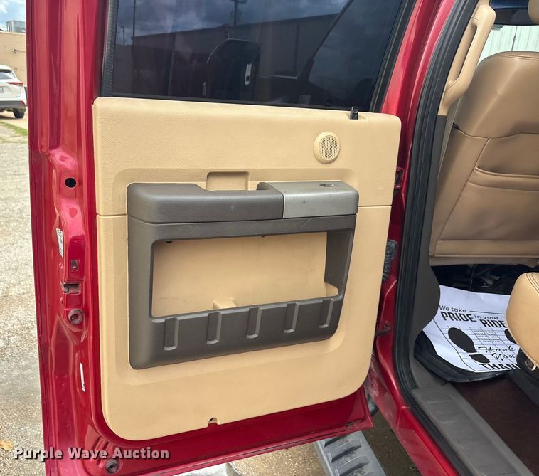 image for item EA7551 2016 Ford F250 Super Duty Crew Cab pickup truck