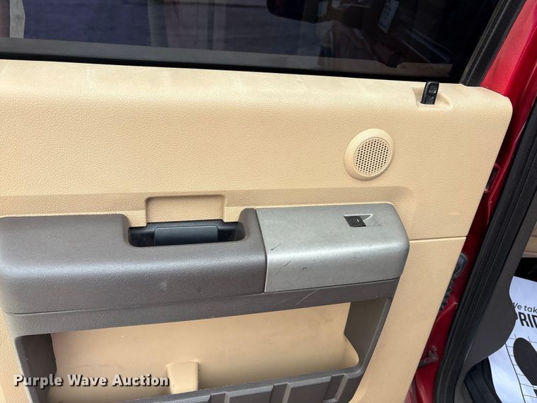 image for item EA7551 2016 Ford F250 Super Duty Crew Cab pickup truck