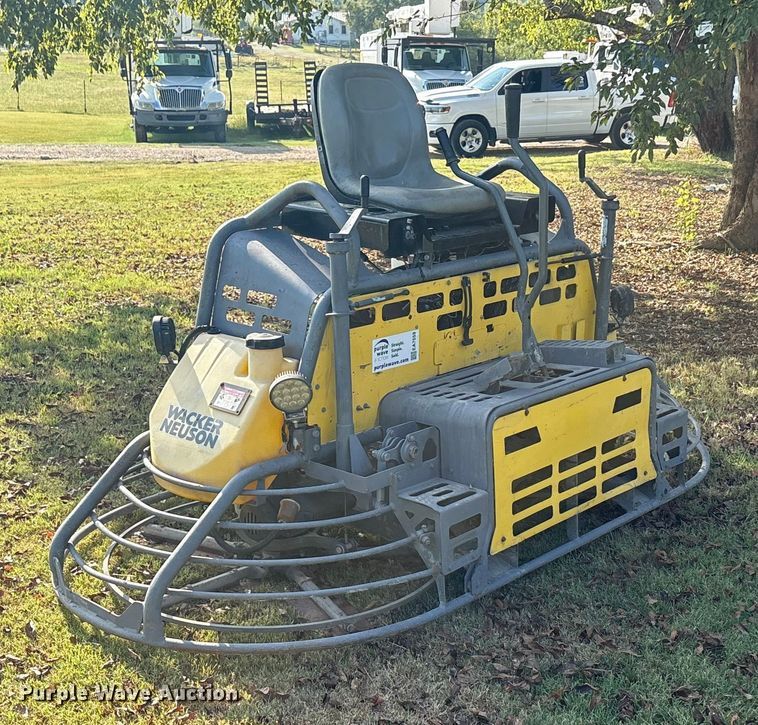 image for item EA7559 2019 Wacker Neuson power trowel