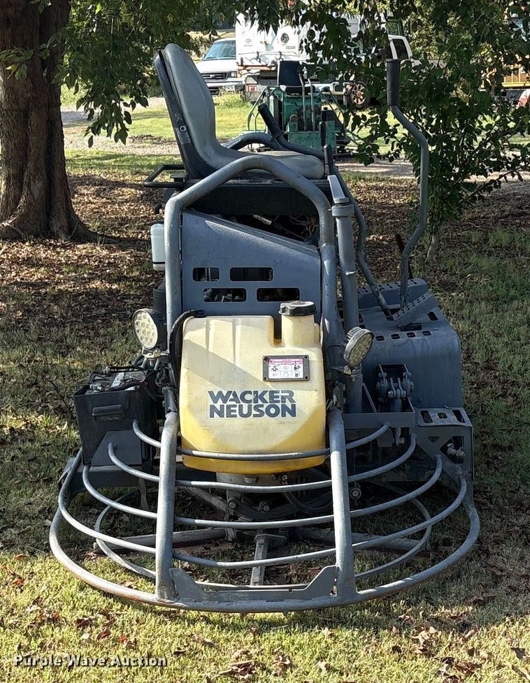 image for item EA7559 2019 Wacker Neuson power trowel