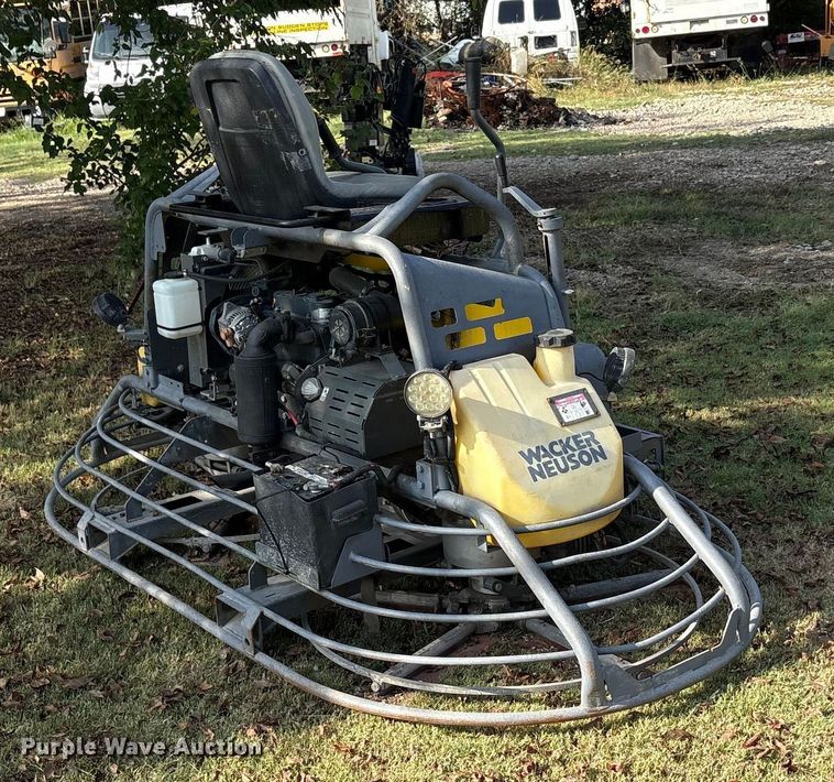 image for item EA7559 2019 Wacker Neuson power trowel