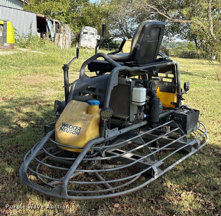 image for item EA7559 2019 Wacker Neuson power trowel