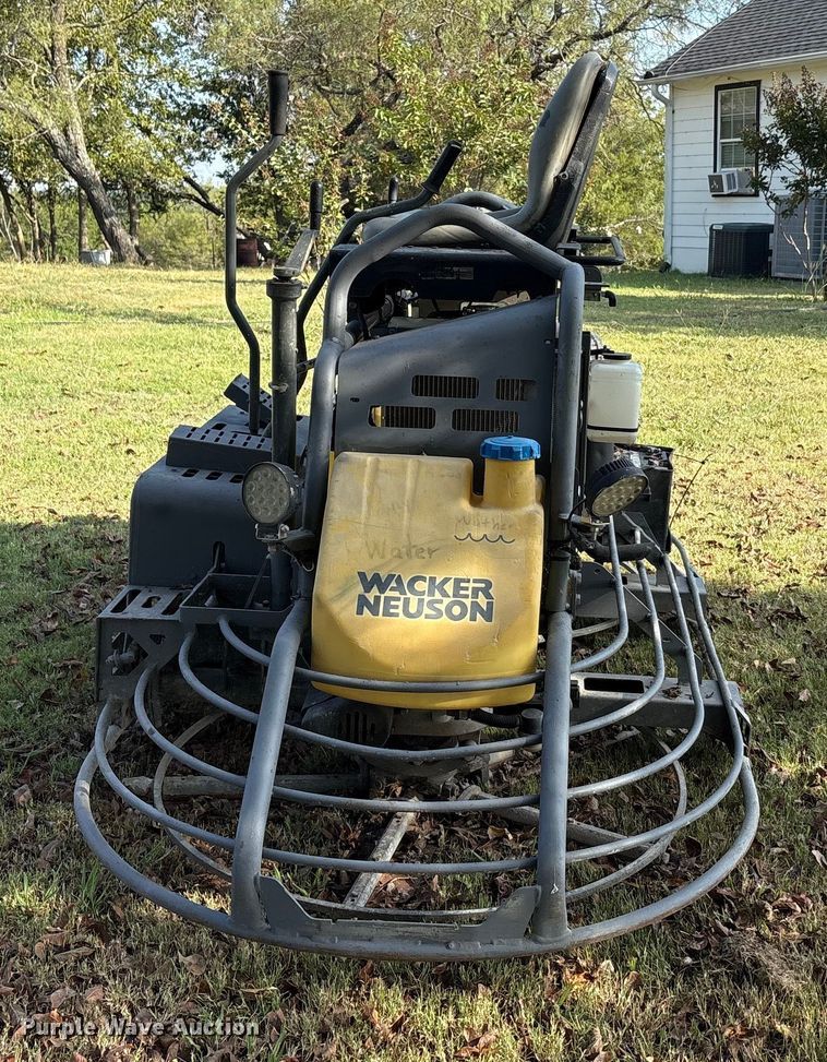 image for item EA7559 2019 Wacker Neuson power trowel