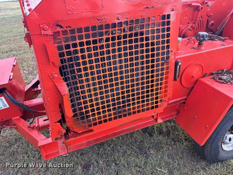 image for item EA7561 Morbark Beever M12RX wood chipper