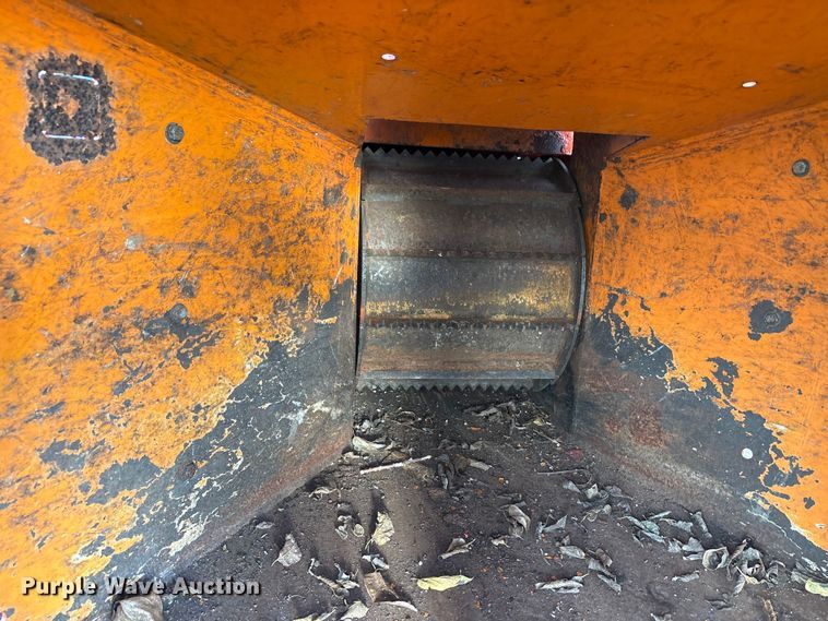 image for item EA7561 Morbark Beever M12RX wood chipper