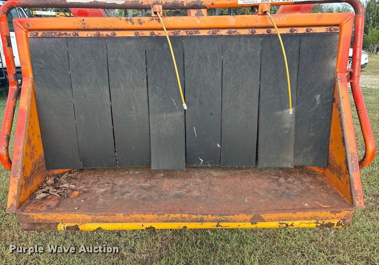 image for item EA7561 Morbark Beever M12RX wood chipper