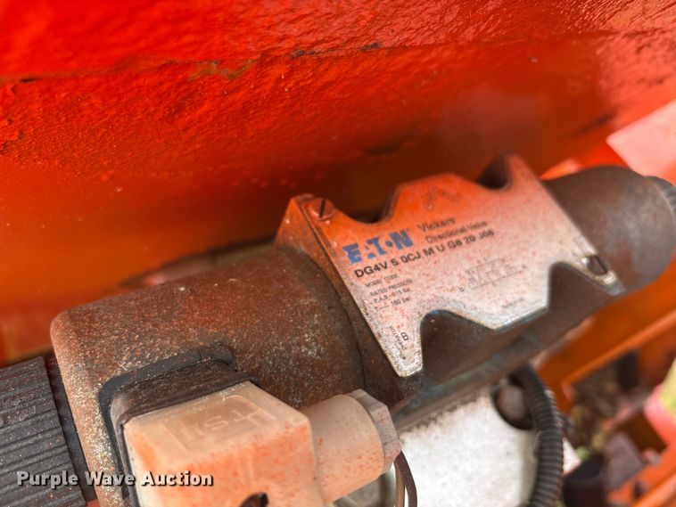 image for item EA7561 Morbark Beever M12RX wood chipper