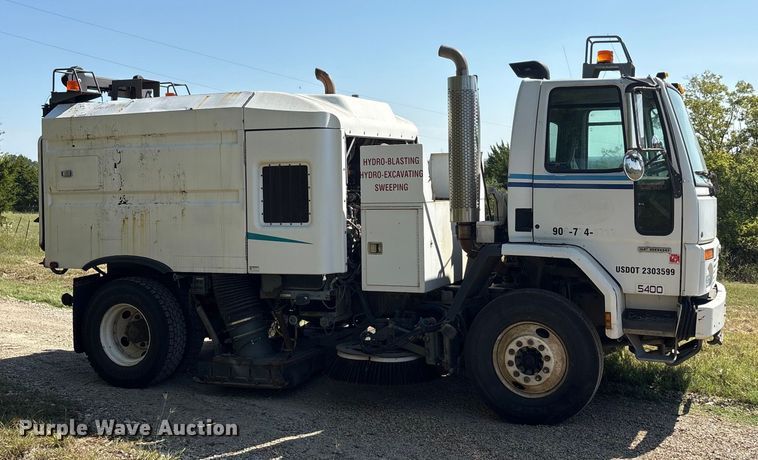 image for item EA7564 2002 Sterling SC8000 sweeper