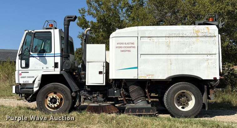 image for item EA7564 2002 Sterling SC8000 sweeper