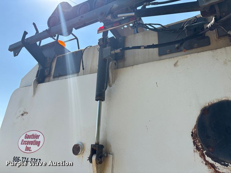 image for item EA7564 2002 Sterling SC8000 sweeper