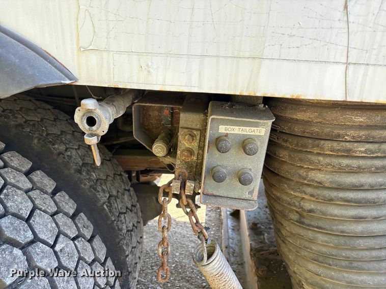 image for item EA7564 2002 Sterling SC8000 sweeper