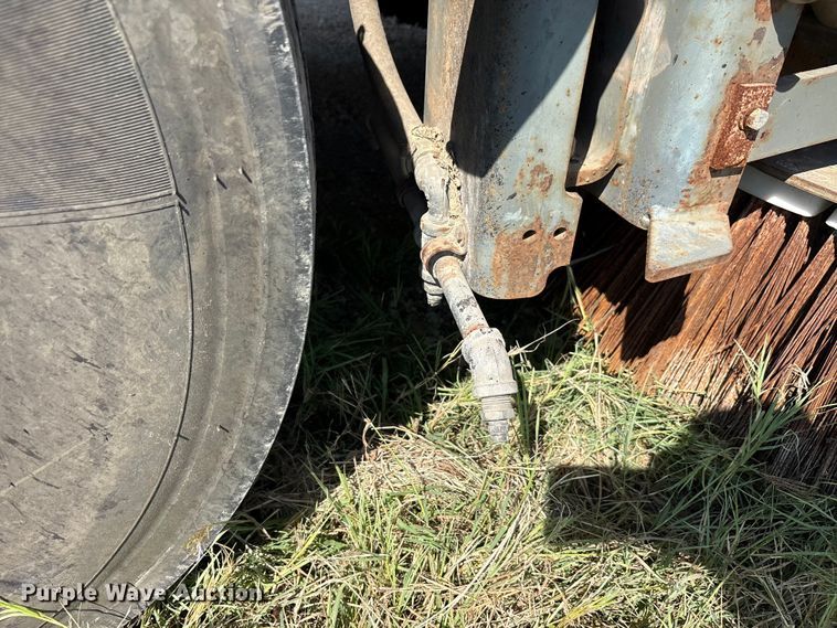 image for item EA7564 2002 Sterling SC8000 sweeper