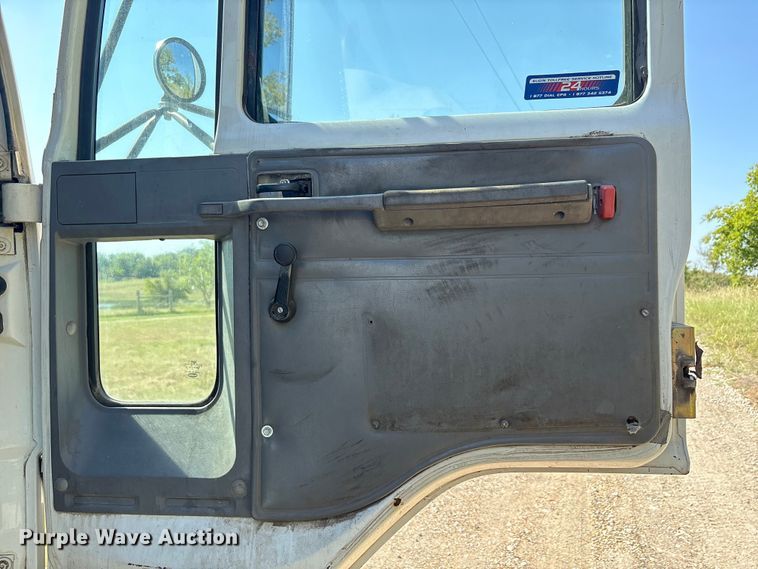 image for item EA7564 2002 Sterling SC8000 sweeper