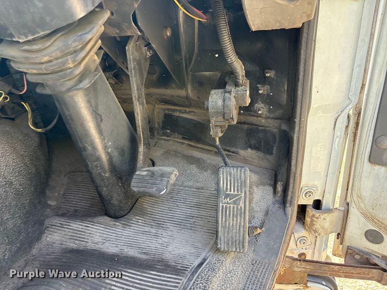 image for item EA7564 2002 Sterling SC8000 sweeper