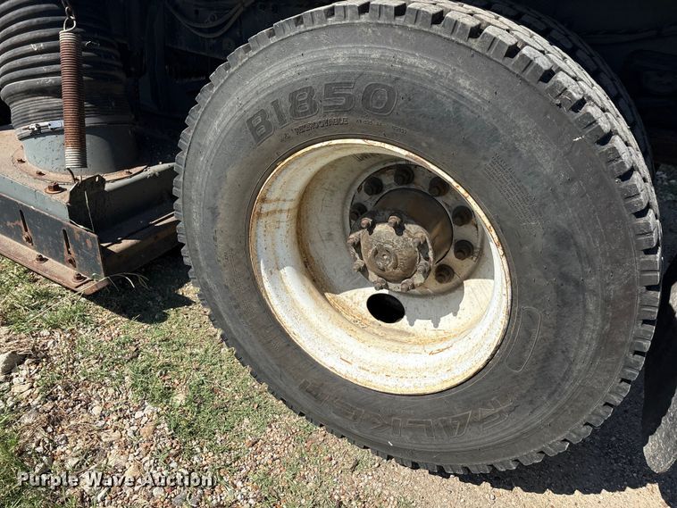 image for item EA7564 2002 Sterling SC8000 sweeper