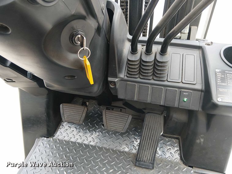 image for item EC1191 2017 UniCarriers CFS40 forklift