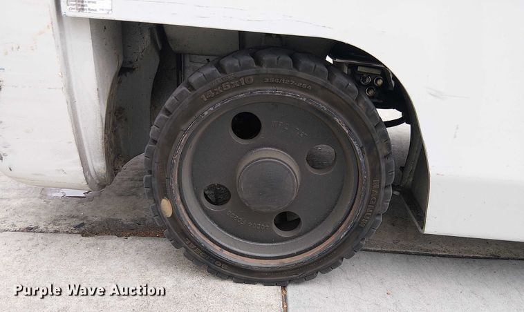 image for item EC1191 2017 UniCarriers CFS40 forklift