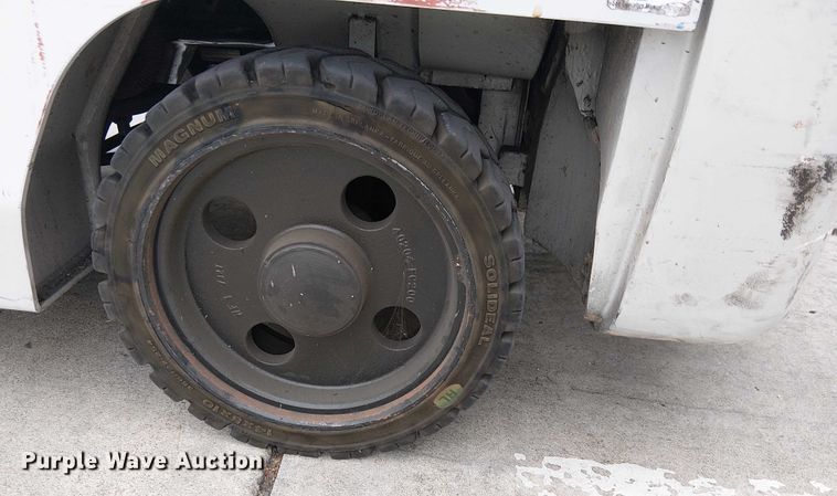 image for item EC1191 2017 UniCarriers CFS40 forklift