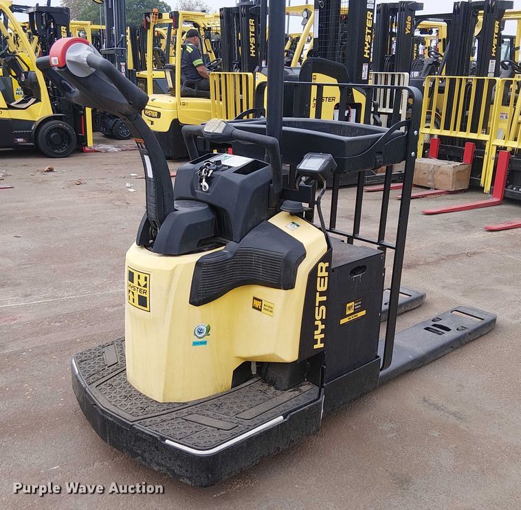 image for item EC1218 2023 Hyster B60ZAC2 pallet jack