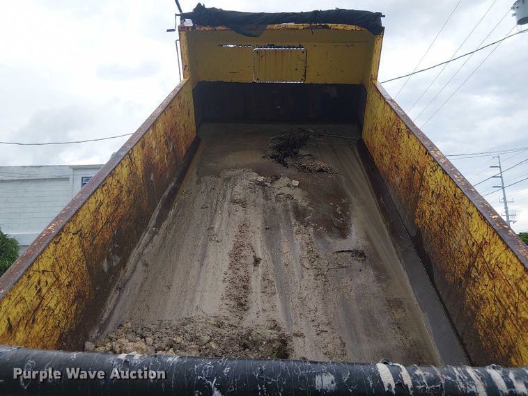 image for item EC3824 2007 International 4300 dump truck