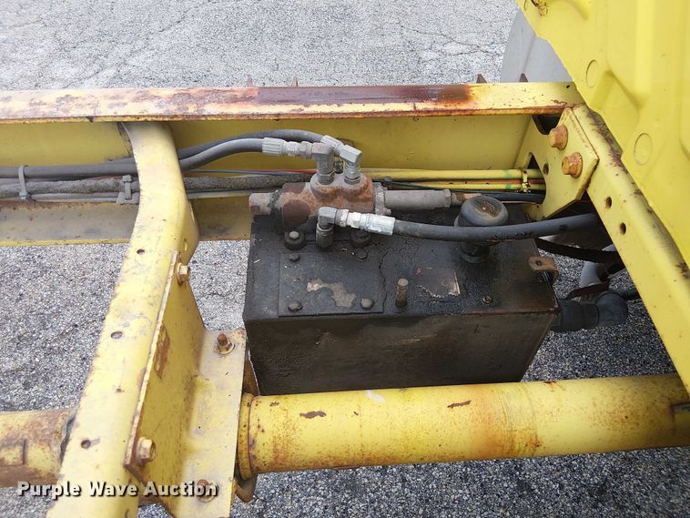 image for item EC3824 2007 International 4300 dump truck