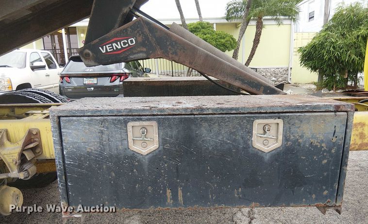 image for item EC3824 2007 International 4300 dump truck