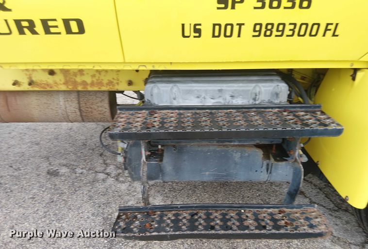 image for item EC3824 2007 International 4300 dump truck