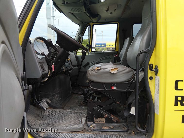 image for item EC3824 2007 International 4300 dump truck