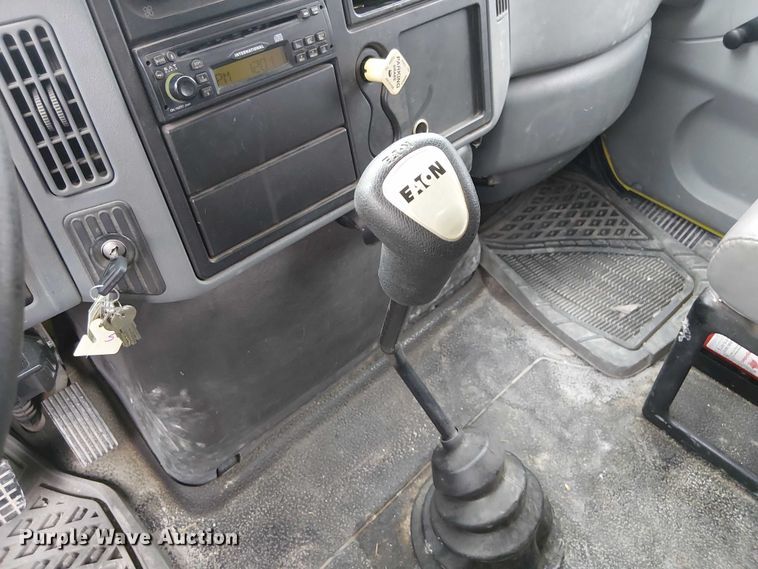 image for item EC3824 2007 International 4300 dump truck