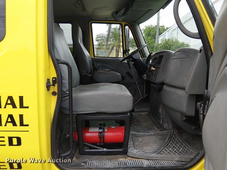 image for item EC3824 2007 International 4300 dump truck