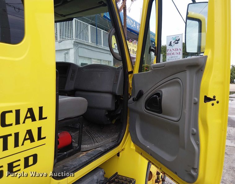 image for item EC3824 2007 International 4300 dump truck