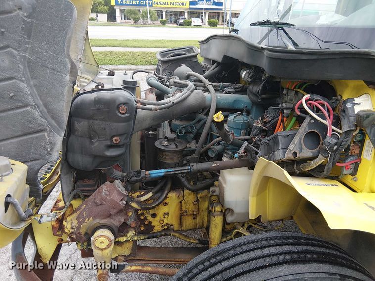 image for item EC3824 2007 International 4300 dump truck