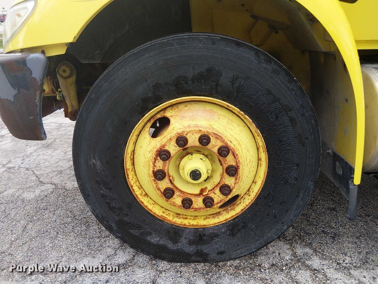 image for item EC3824 2007 International 4300 dump truck