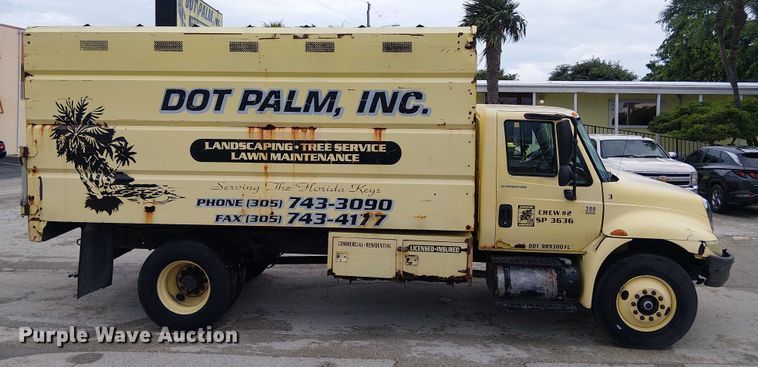 image for item EC3825 2006 International 4300 chipper truck