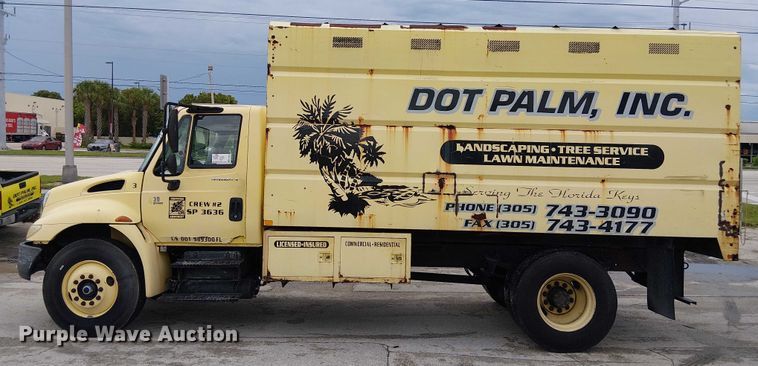 image for item EC3825 2006 International 4300 chipper truck