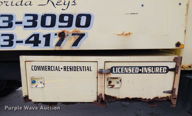 image for item EC3825 2006 International 4300 chipper truck