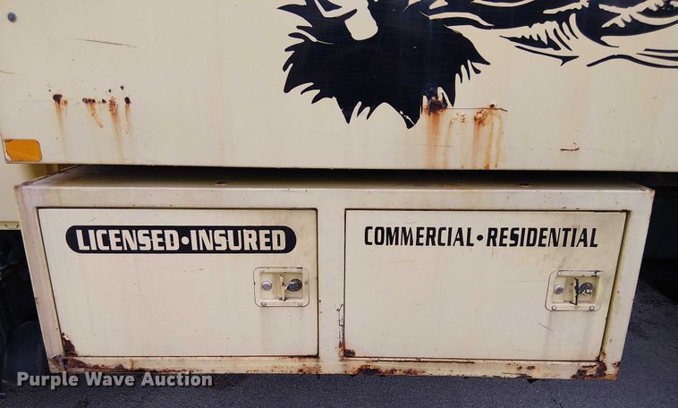 image for item EC3825 2006 International 4300 chipper truck