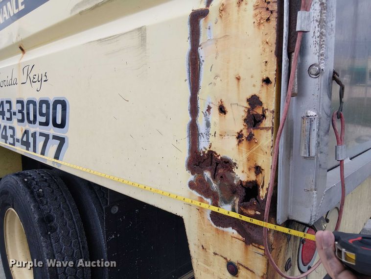 image for item EC3825 2006 International 4300 chipper truck