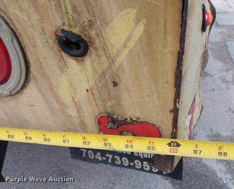 image for item EC3825 2006 International 4300 chipper truck