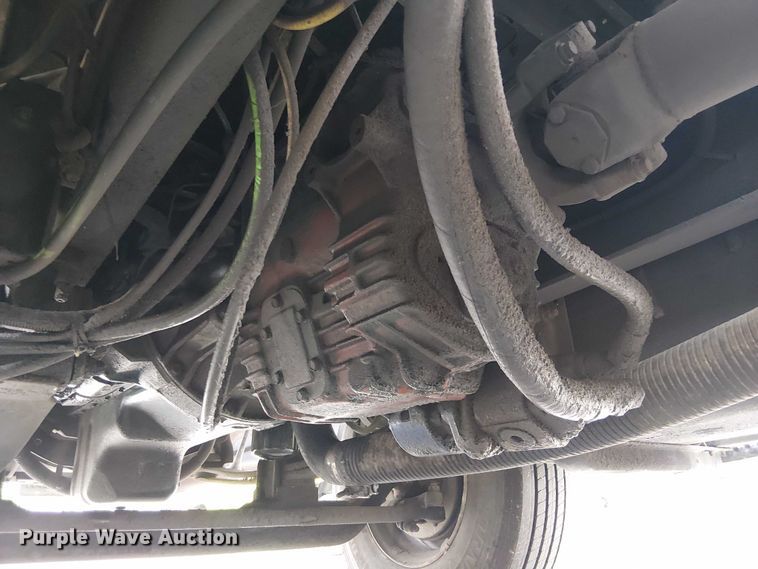 image for item EC3825 2006 International 4300 chipper truck