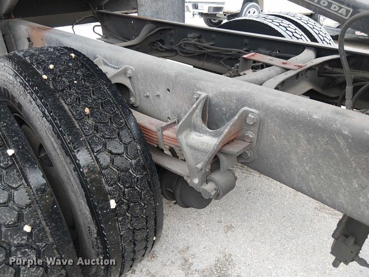 image for item EC3825 2006 International 4300 chipper truck