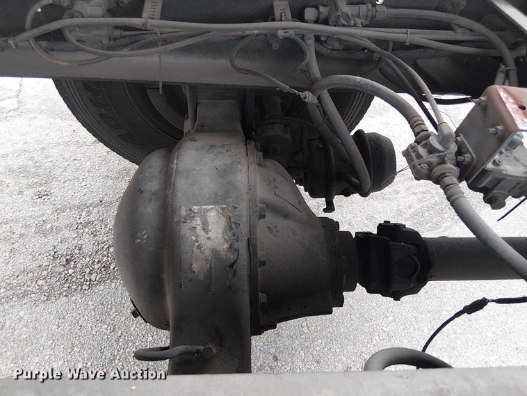 image for item EC3825 2006 International 4300 chipper truck