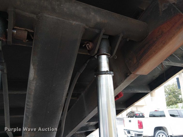 image for item EC3825 2006 International 4300 chipper truck