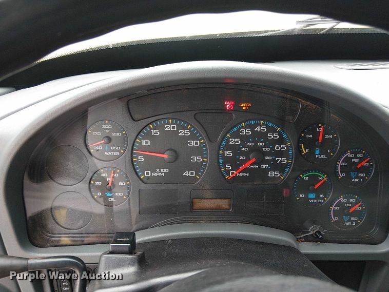 image for item EC3825 2006 International 4300 chipper truck