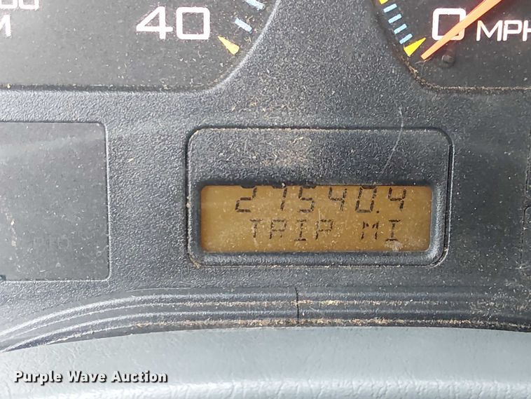 image for item EC3825 2006 International 4300 chipper truck