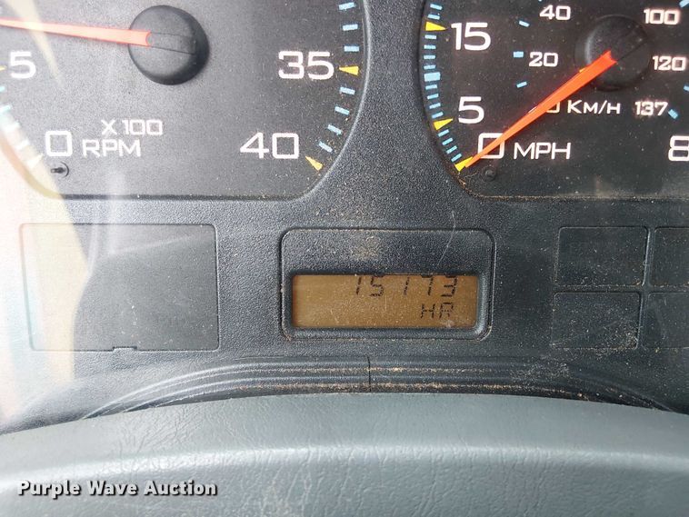 image for item EC3825 2006 International 4300 chipper truck