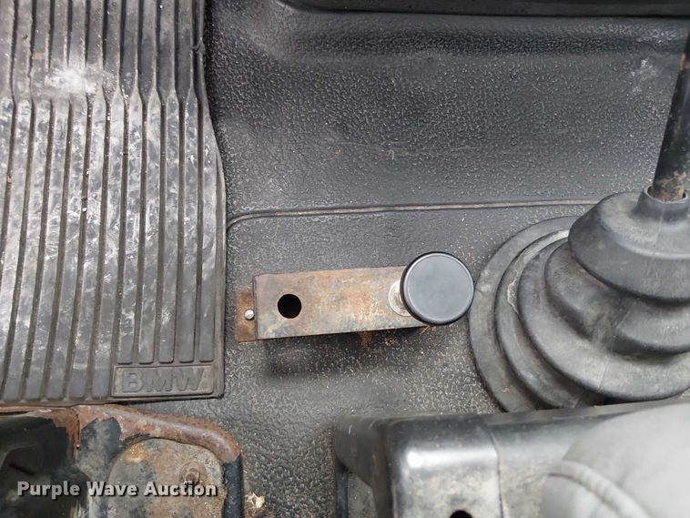 image for item EC3825 2006 International 4300 chipper truck