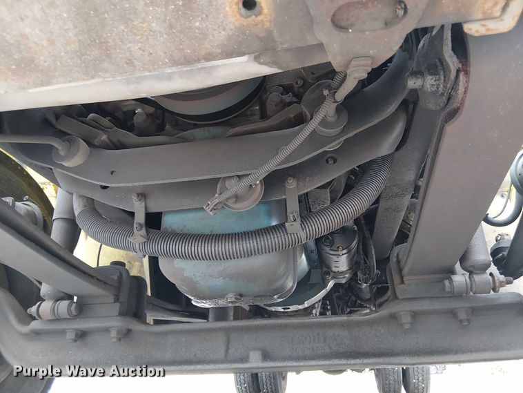 image for item EC3825 2006 International 4300 chipper truck