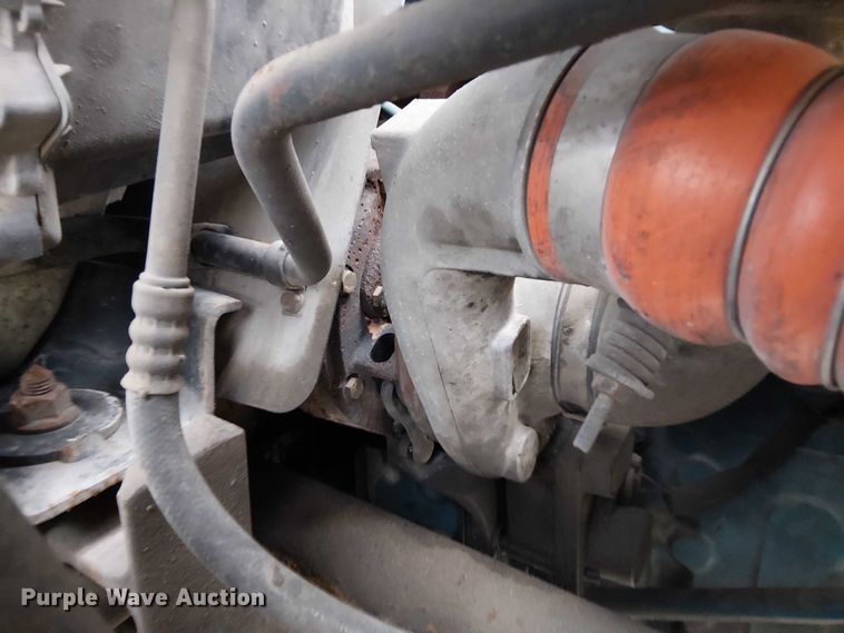 image for item EC3825 2006 International 4300 chipper truck